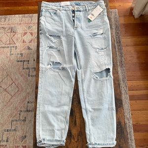 Light Wash Boyfriend Jeans Size US 10 H&M. Never worn with tags